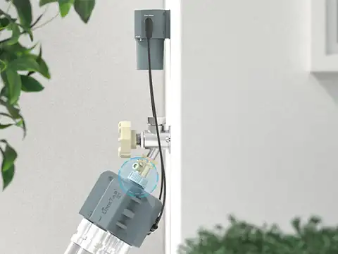 יחידת המגופים ומדי הזרימה של LinkTap Q1-4Z מותקנת על הקיר
